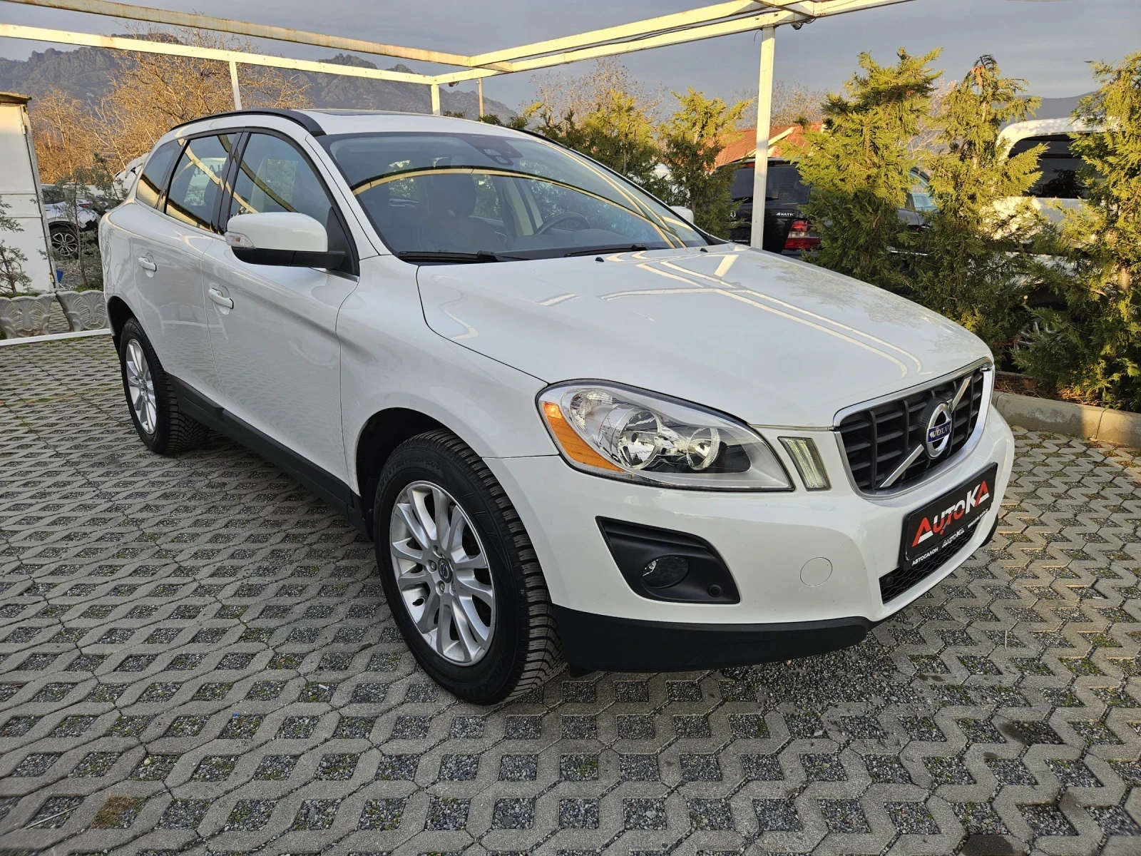 Volvo XC60 2.4D-163кс= 6СКОРОСТИ= 4х4= НАВИ= ПАНОРАМА - изображение 2