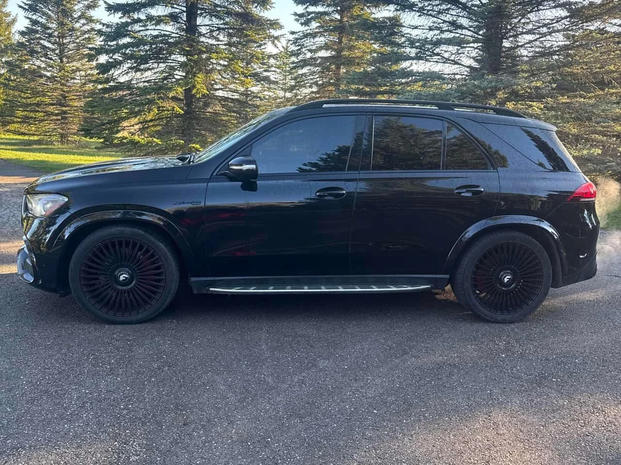 Mercedes-Benz GLE 63 S AMG 4MATIC * МАСАЖИ* ДИСТРОНИК* 360 КАМЕРА* ОБДУХВАНЕ*, снимка 3 - Автомобили и джипове - 54467643