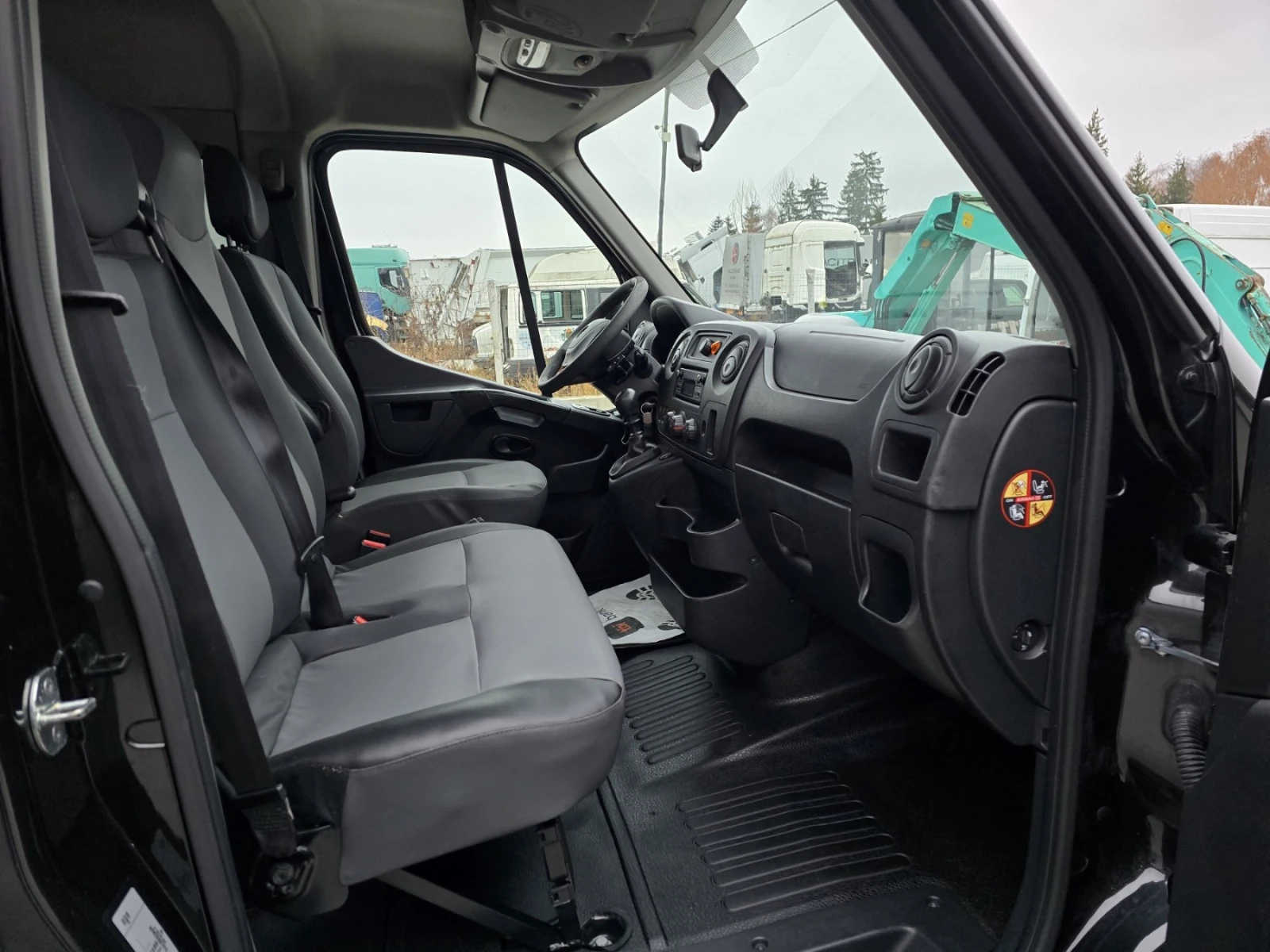 Renault Master 2.3dci-165кс-9места - изображение 9