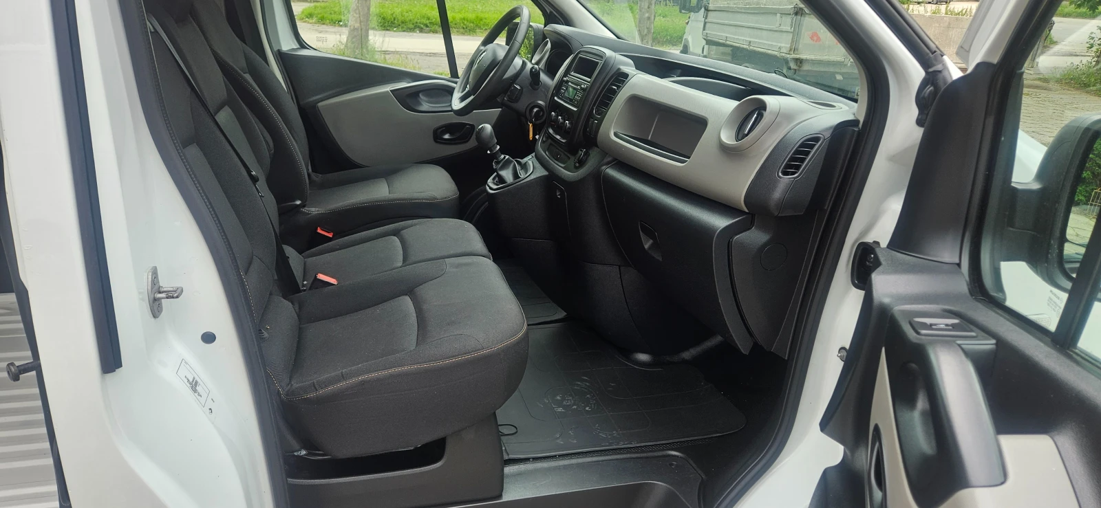 Renault Trafic 1.6TDCI, снимка 7 - Бусове и автобуси - 54634459