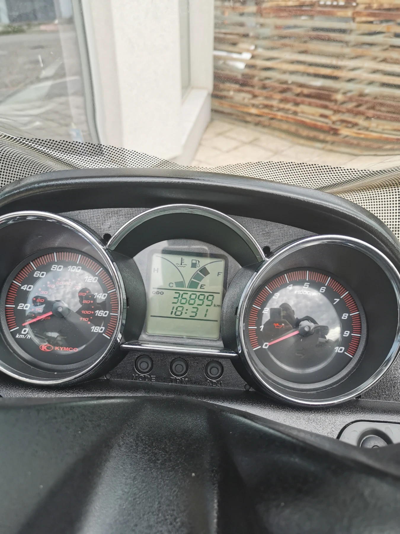 Kymco Downtown 300i, снимка 8 - Мотоциклети и мототехника - 54229431