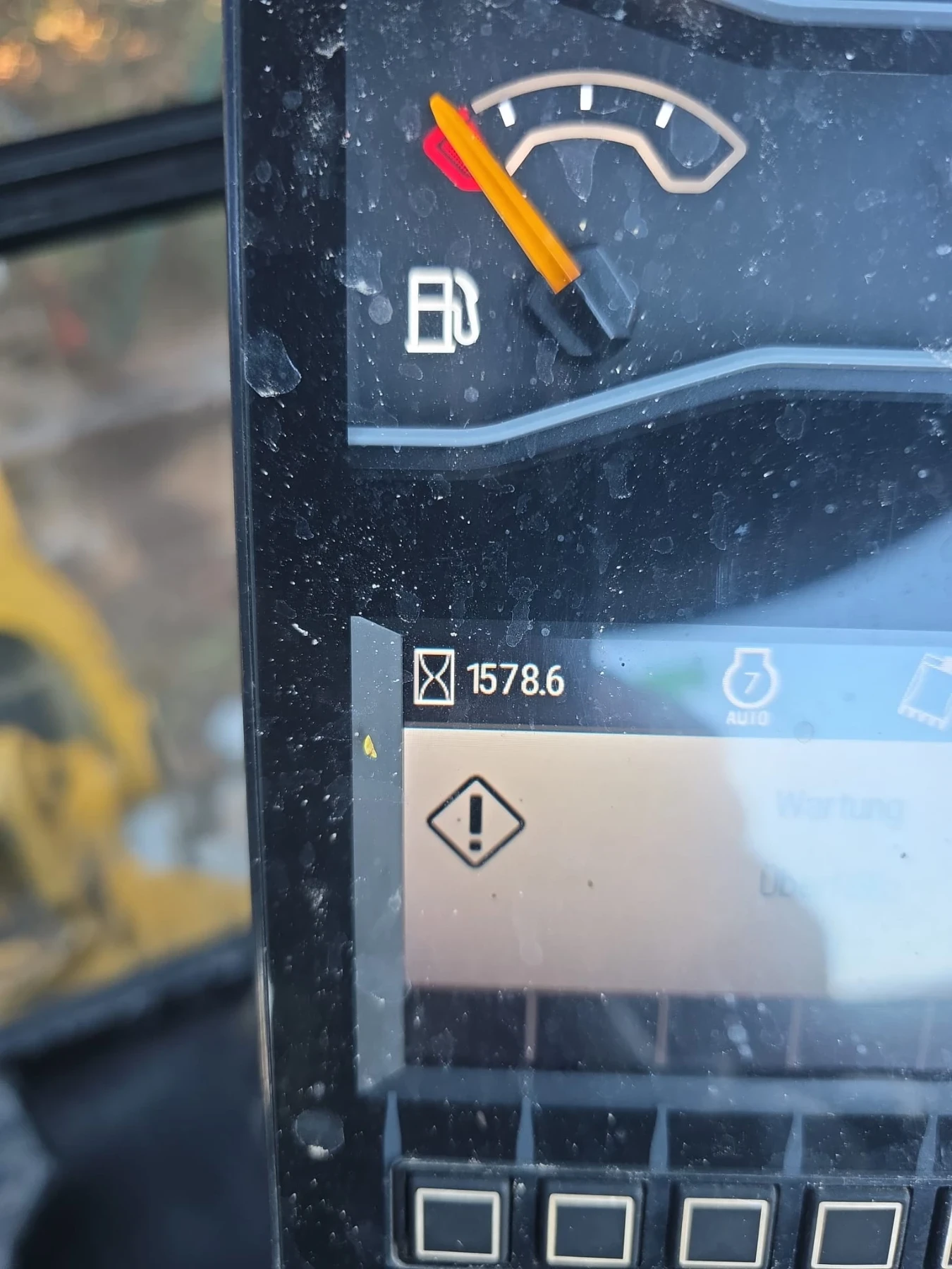 Багер Caterpillar 301.8 - изображение 4