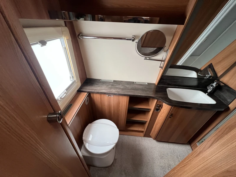 Каравана Tabbert Vivaldi 685, снимка 11 - Каравани и кемпери - 52412345