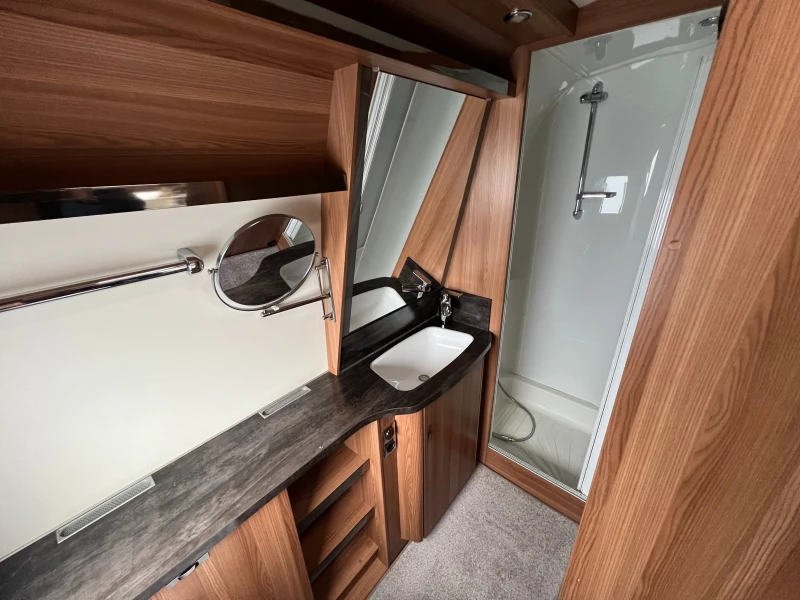 Каравана Tabbert Vivaldi 685, снимка 9 - Каравани и кемпери - 52412345