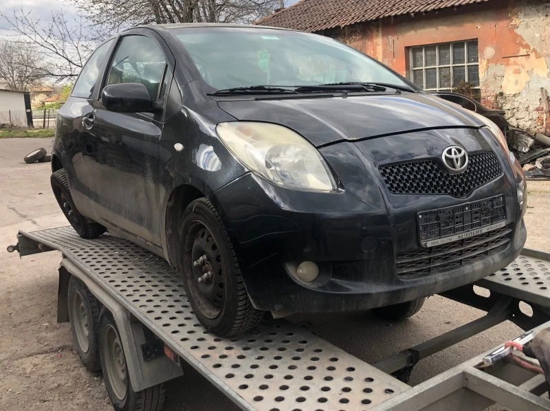 Toyota Yaris 1.3 VVTI, снимка 2 - Автомобили и джипове - 45119221