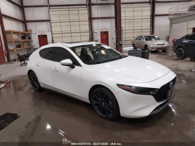 Mazda 3 PREMIUM CARFAX АВТО КРЕДИТ , снимка 1 - Автомобили и джипове - 49606671