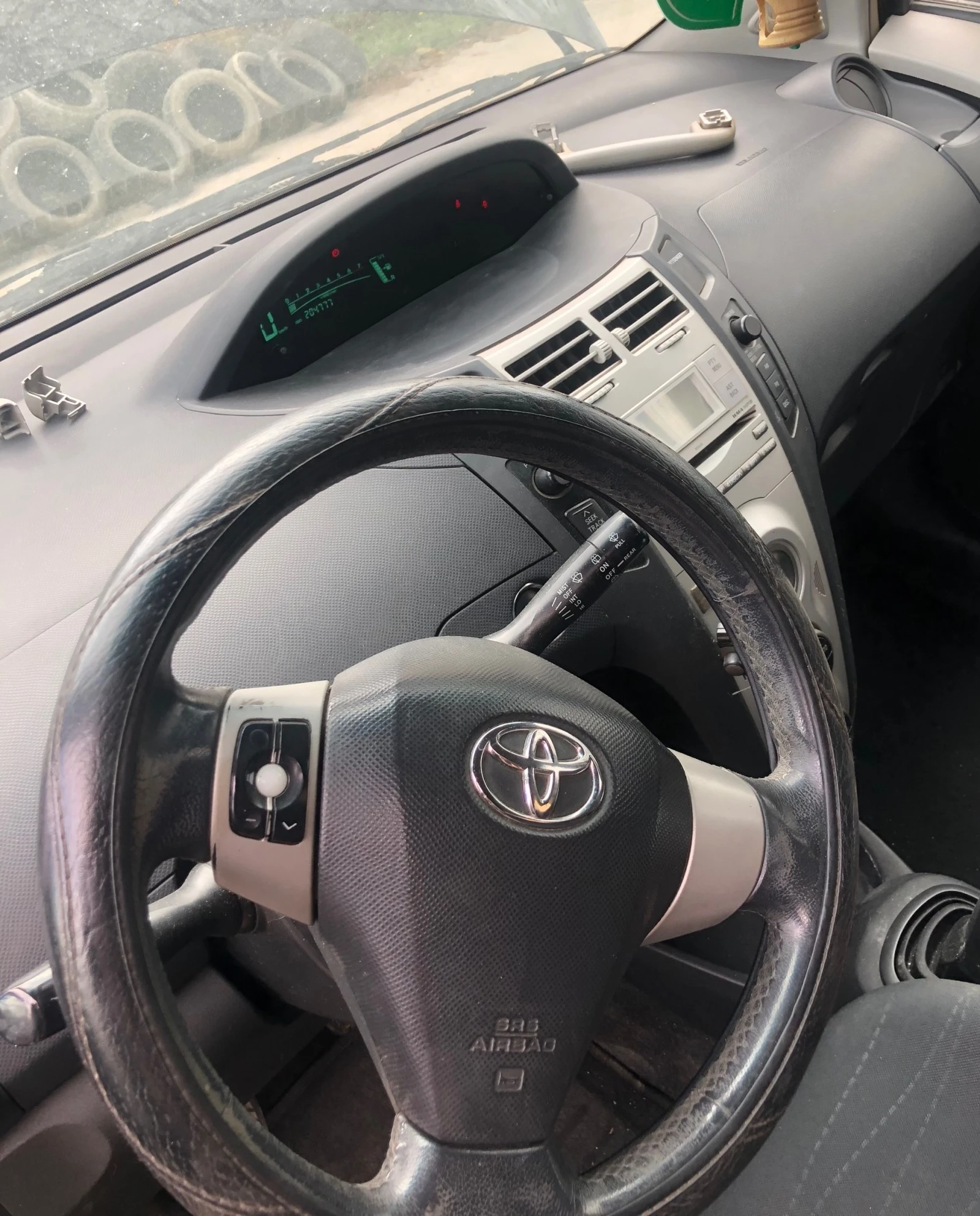 Toyota Yaris 1.3 VVTI - изображение 6