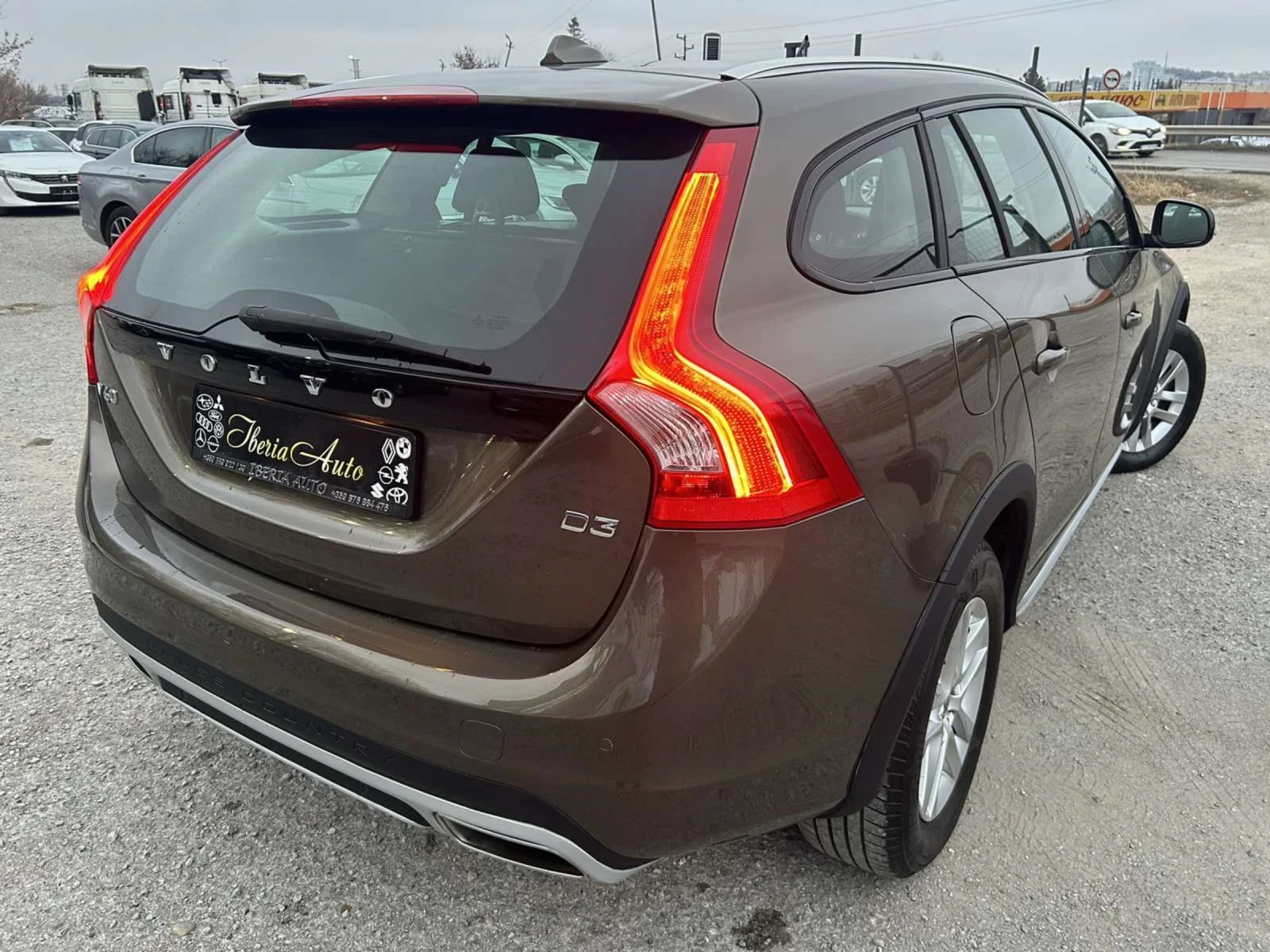 Volvo V60 Cross Country 2.0 D3 150 * AVTOMAT * NAVI * LED * EURO 6 *  - изображение 4