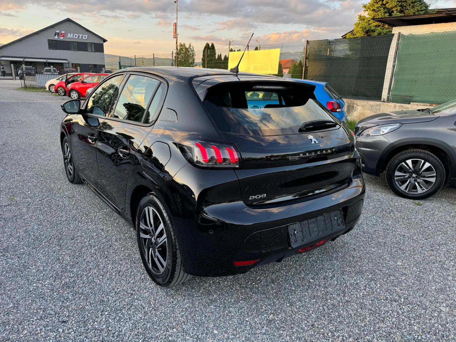 Peugeot 208 1.2T Premium Allure! Digital cockpit! LED!! Navi!! - изображение 5