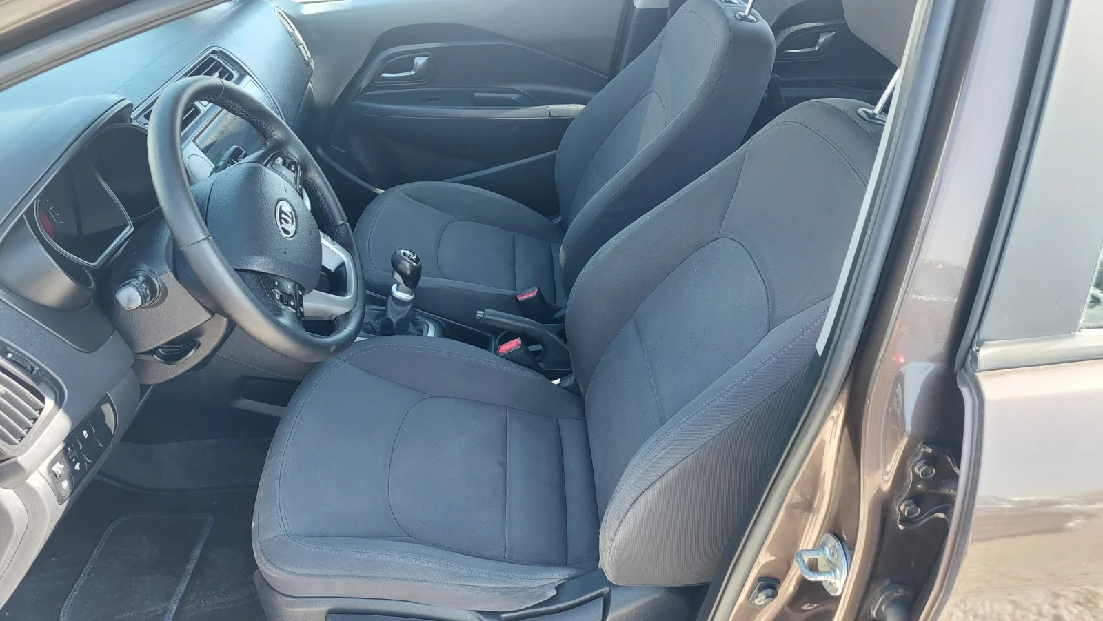 Kia Rio 1.4 NAVI ТОП!!!!, снимка 8 - Автомобили и джипове - 53746898