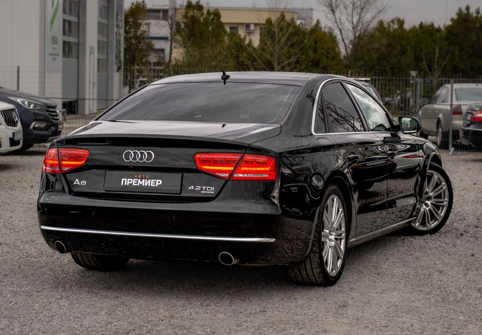 Audi A8 4.2 TDI QUATTRO-DISTRONIC-РЕАЛНИ КМ! 6М. ГАРАНЦИЯ!, снимка 4 - Автомобили и джипове - 53909725