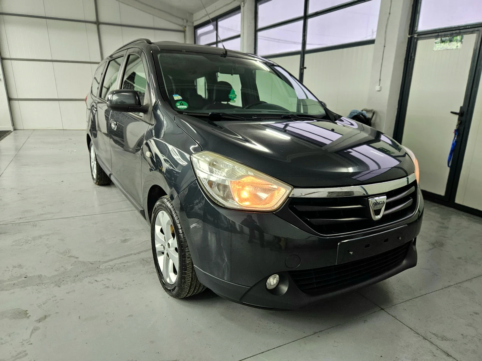 Dacia Lodgy 1.5 DCI, снимка 2 - Автомобили и джипове - 54025994