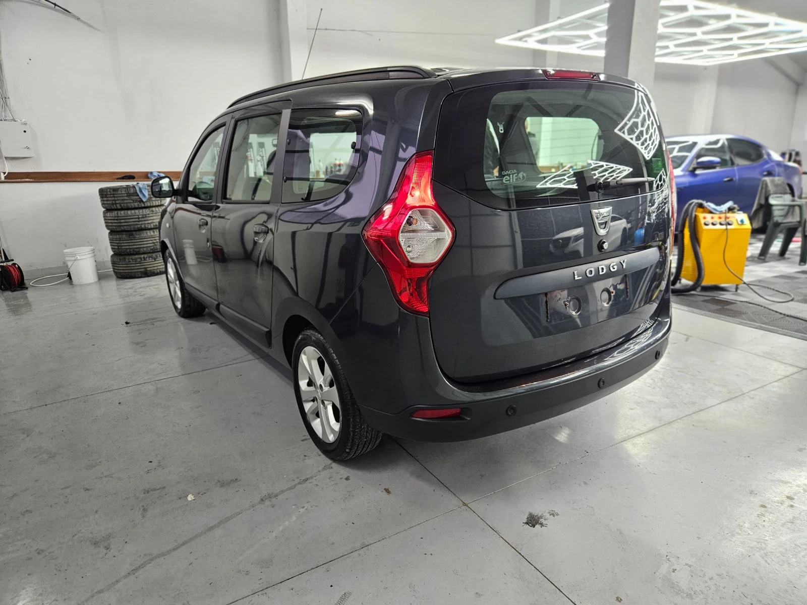 Dacia Lodgy 1.5 DCI, снимка 3 - Автомобили и джипове - 54025994