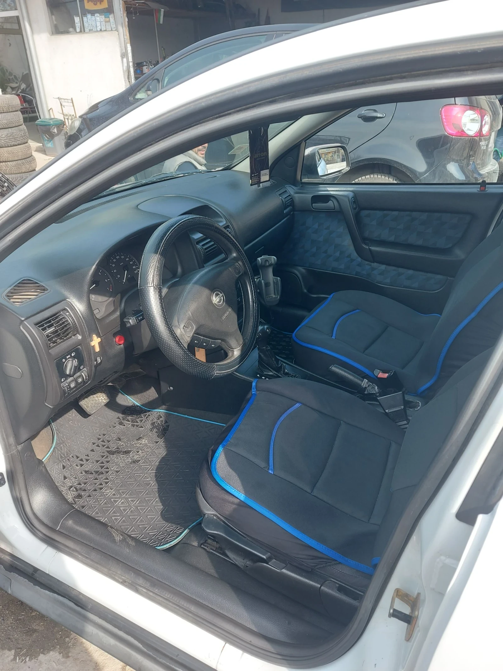 Opel Astra 1.6/Автоматик/Газ, снимка 4 - Автомобили и джипове - 54708169