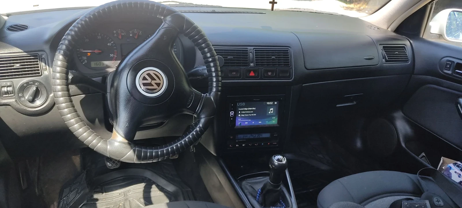 VW Golf 1.9 tdi, снимка 9 - Автомобили и джипове - 55080293
