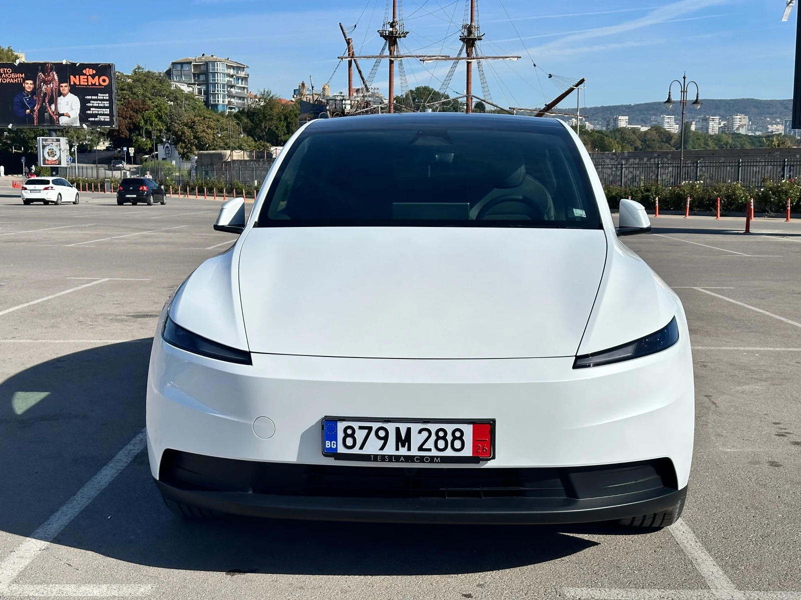 Tesla Y Juniper НАЛИЧНА, снимка 5 - Автомобили и джипове - 55932626