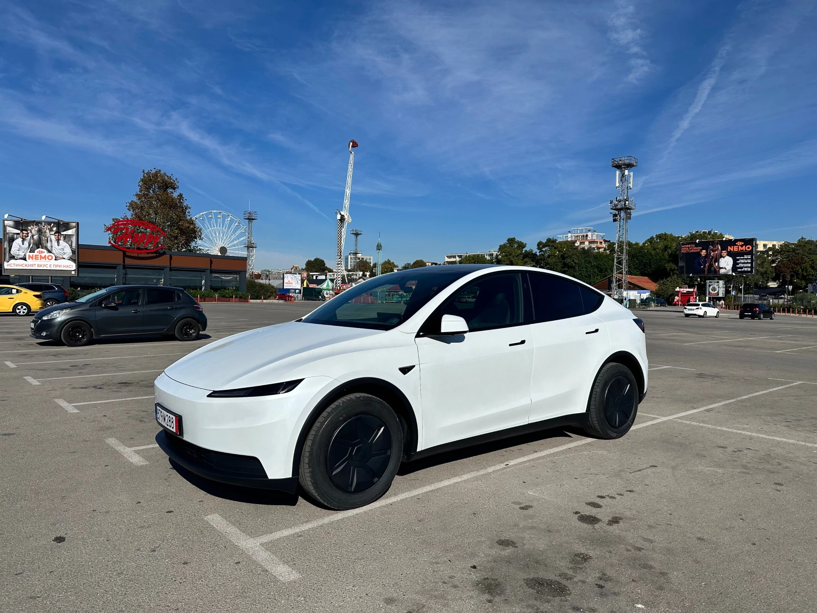 Tesla Y Juniper НАЛИЧНА, снимка 6 - Автомобили и джипове - 55932626
