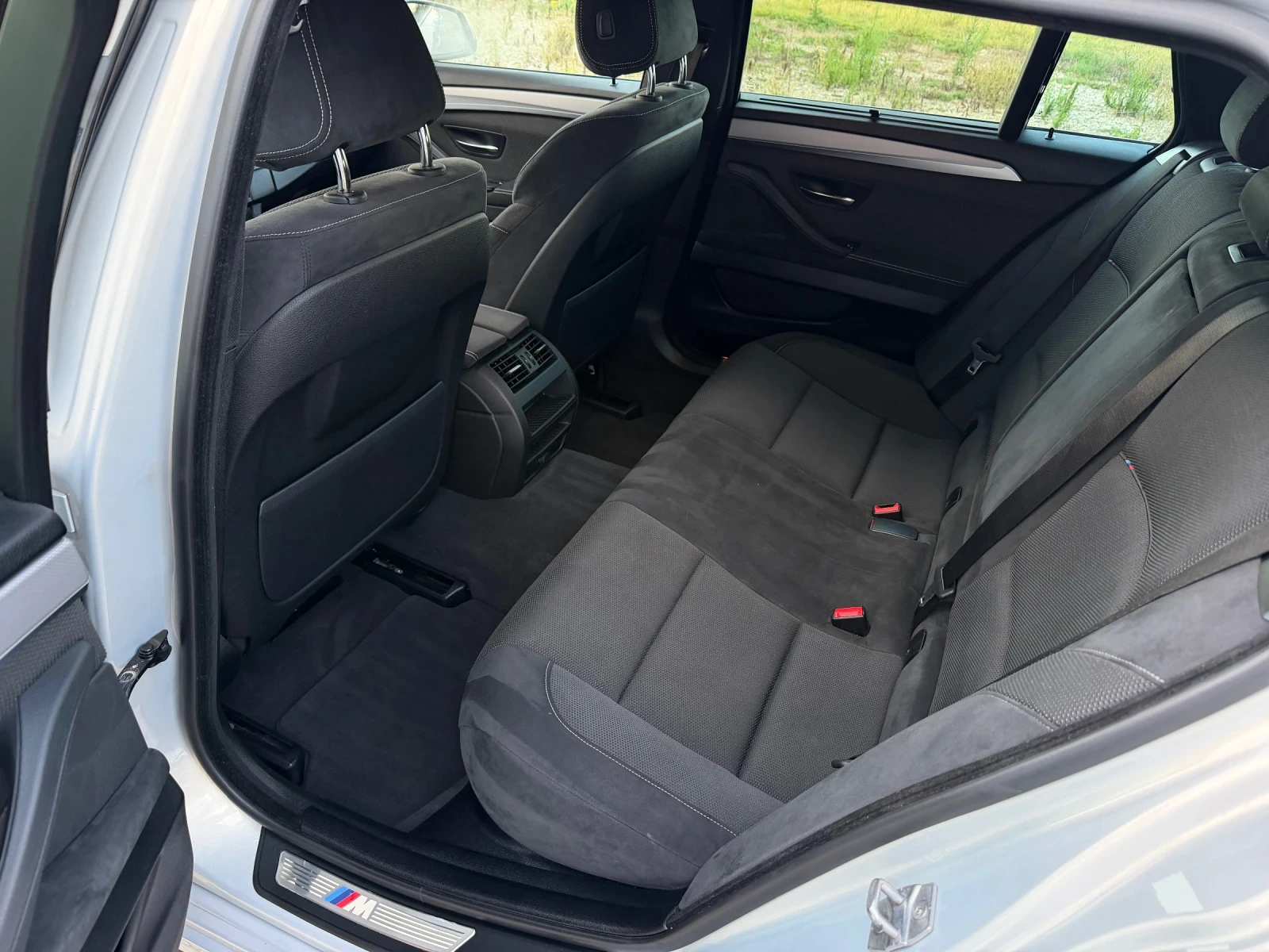 BMW 530 Facelift/ M-Sport/ Digital/ Harman-Kardon, снимка 13 - Автомобили и джипове - 55848451