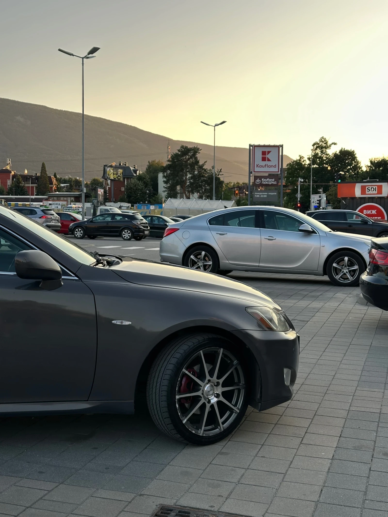 Lexus IS 220d, снимка 2 - Автомобили и джипове - 55993669
