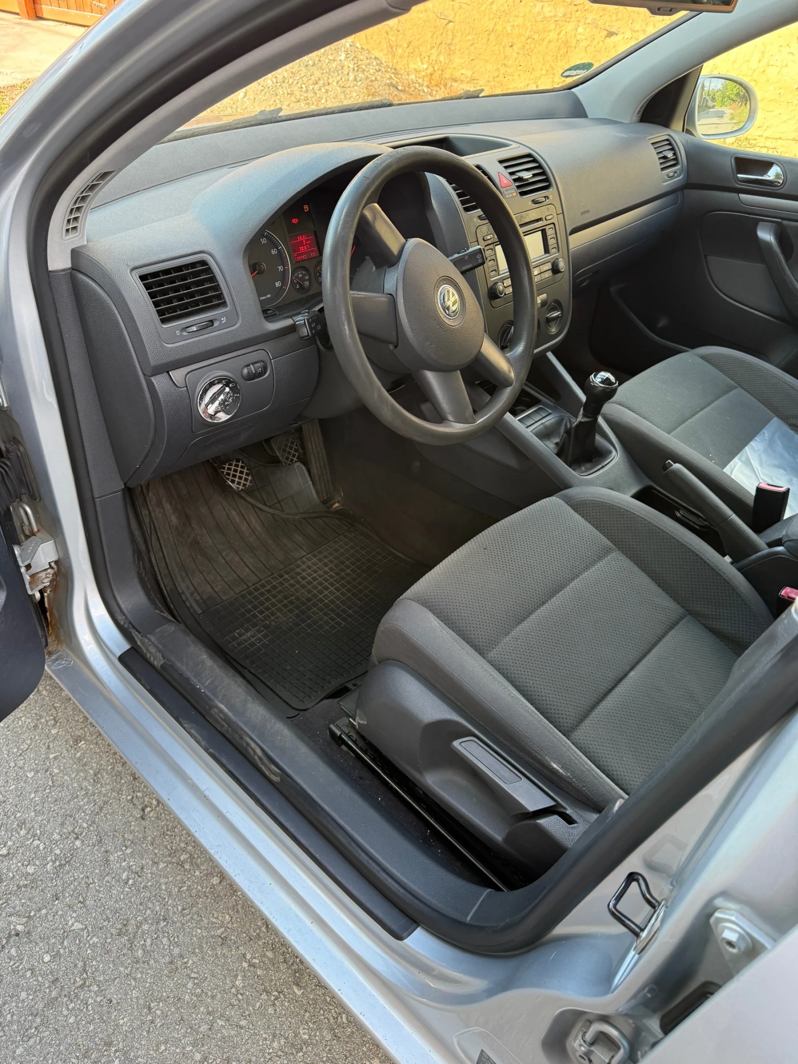 VW Golf 1.6 102k.c, снимка 6 - Автомобили и джипове - 56073215