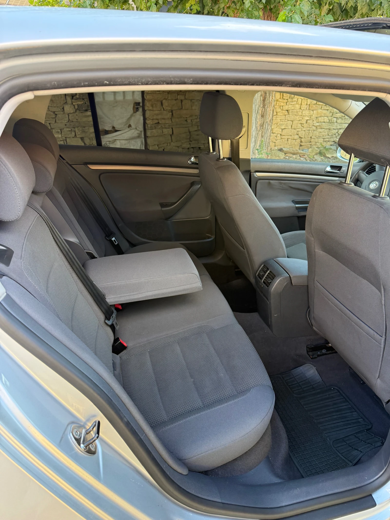 VW Golf 1.6 102k.c, снимка 5 - Автомобили и джипове - 56073215