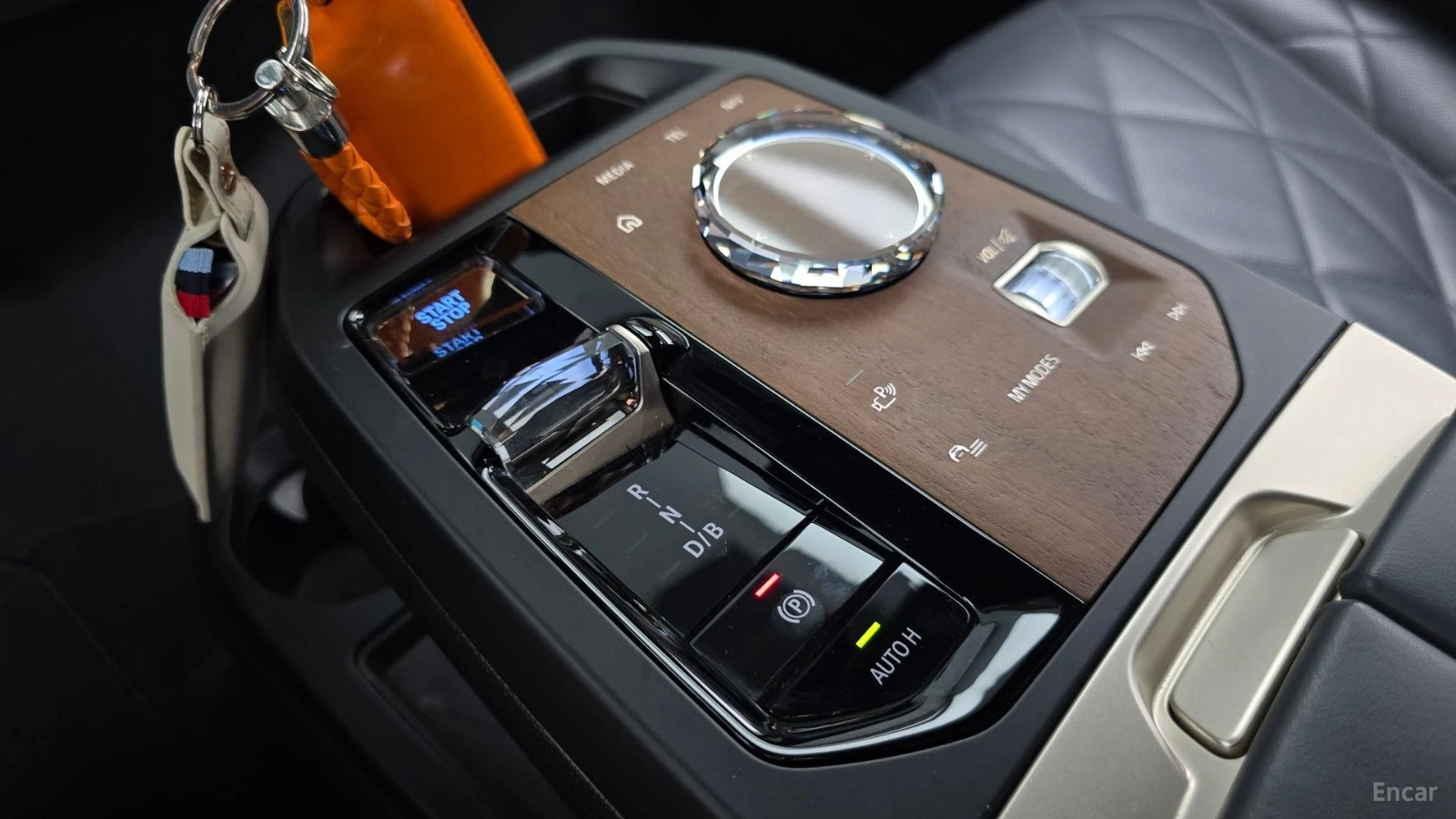 BMW iX 50 SPORT PLUS| 523HP| PANO| HUD| 360| HK, снимка 14 - Автомобили и джипове - 56113827