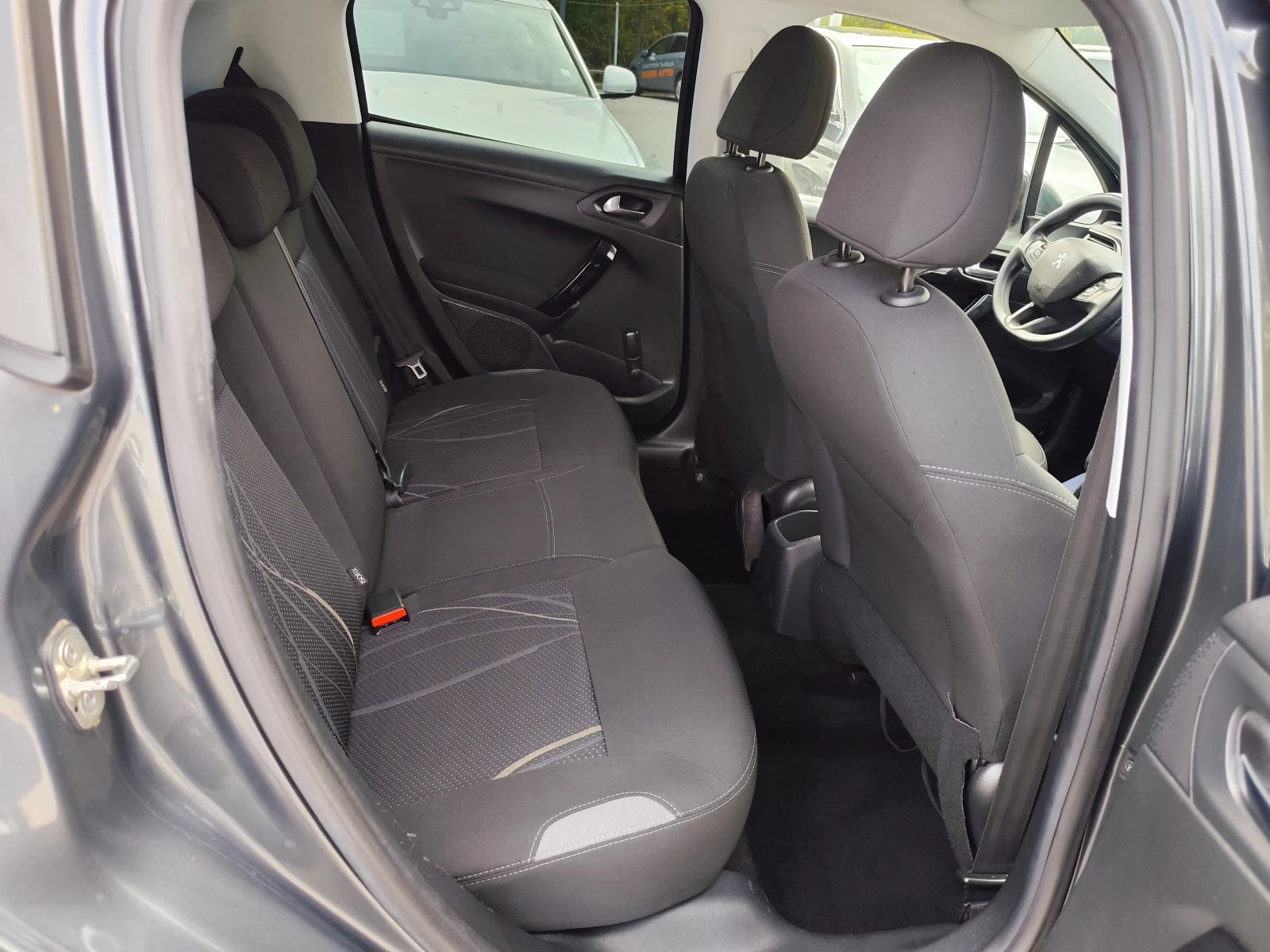 Peugeot 208 1.2i* EURO5B* Klima* 100%KILOMETRI | Mobile.bg � ����������� 11