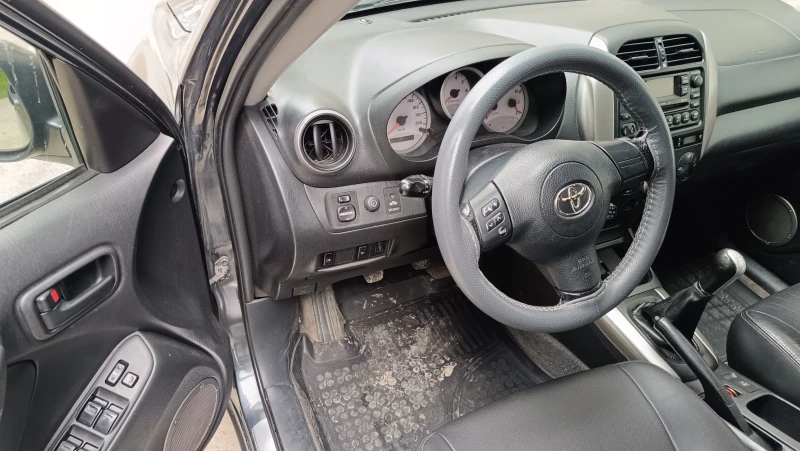 Toyota Rav4 2.0d, снимка 8 - Автомобили и джипове - 48668511