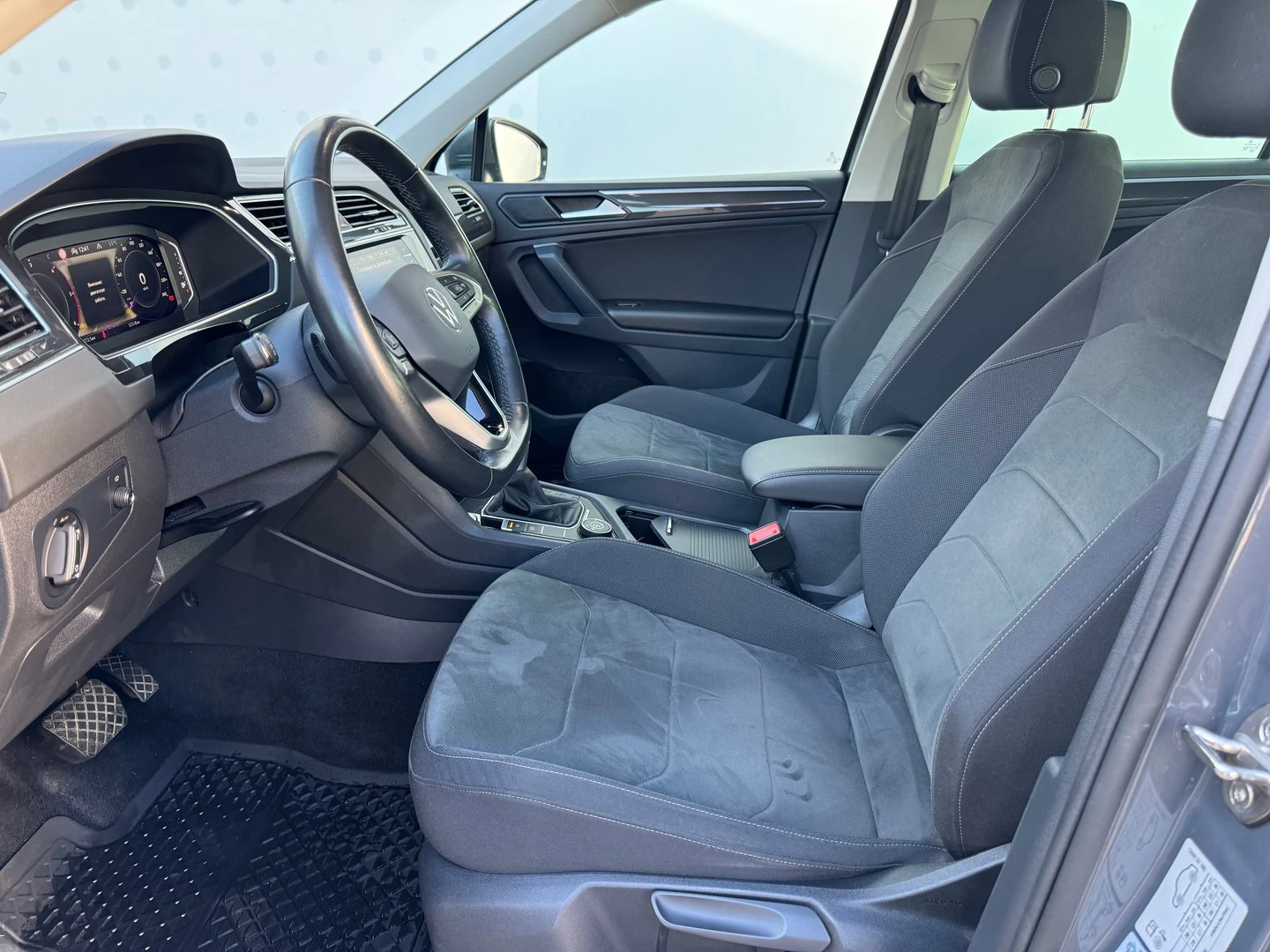 VW Tiguan Elegance 2.0 TDI SCR 4MOTION DSG - изображение 5