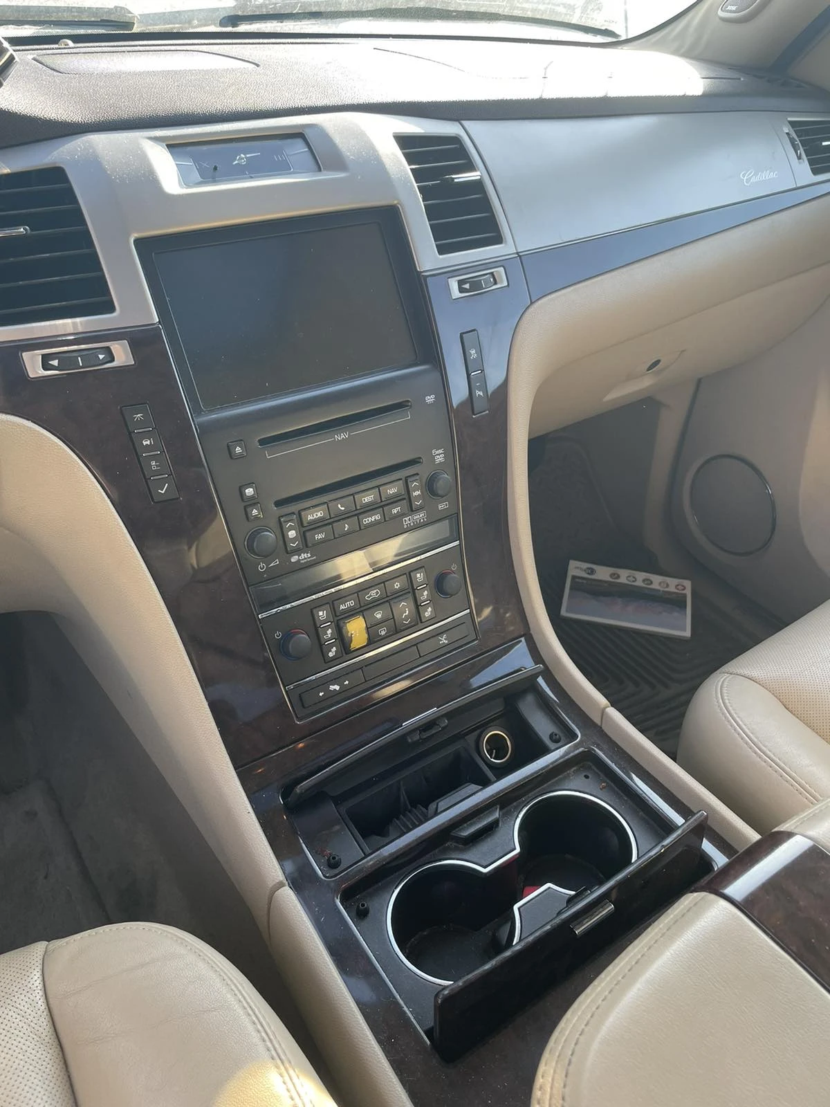 Cadillac Escalade, снимка 6 - Автомобили и джипове - 53971263