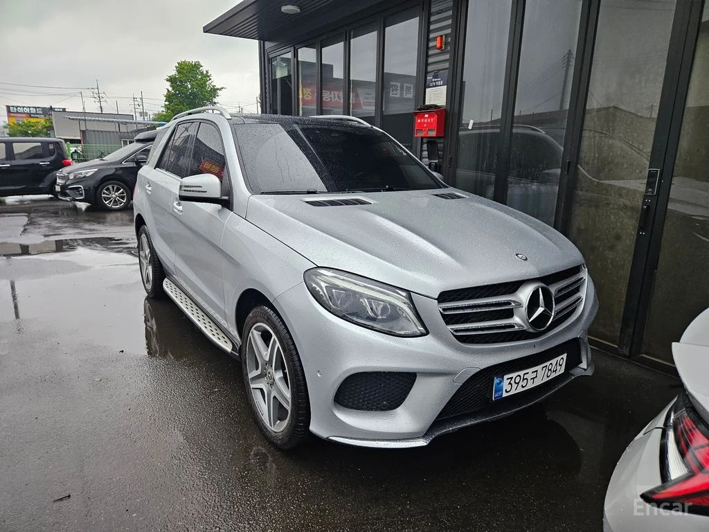 Mercedes-Benz GLE 350 AMG* PACK* HARMON* KARDON* ПОДГРЕВ* ОБДУХВАНЕ* МАС, снимка 3 - Автомобили и джипове - 54505633