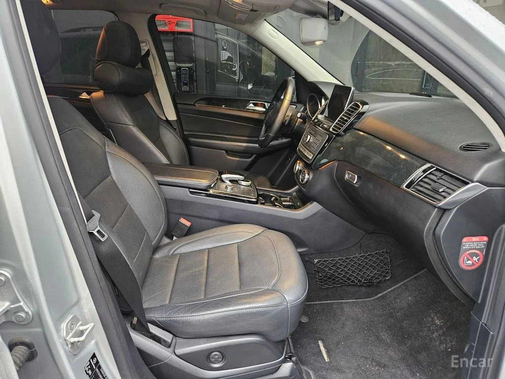 Mercedes-Benz GLE 350 AMG* PACK* HARMON* KARDON* ПОДГРЕВ* ОБДУХВАНЕ* МАС, снимка 8 - Автомобили и джипове - 54505633