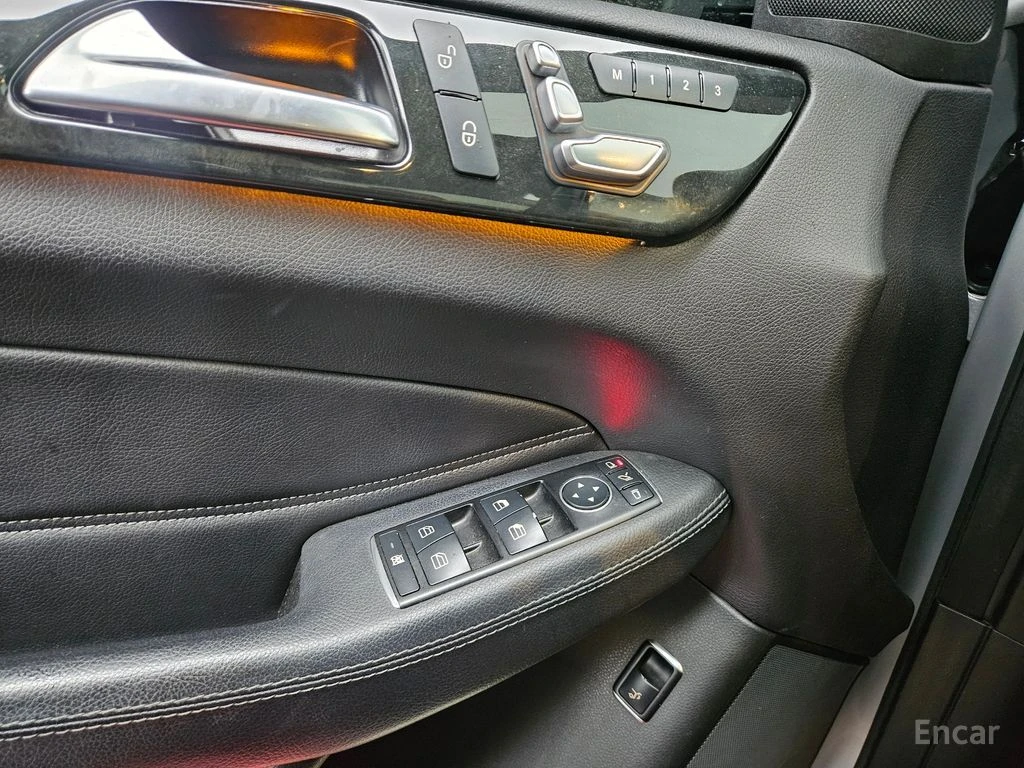 Mercedes-Benz GLE 350 AMG* PACK* HARMON* KARDON* ПОДГРЕВ* ОБДУХВАНЕ* МАС, снимка 7 - Автомобили и джипове - 54505633