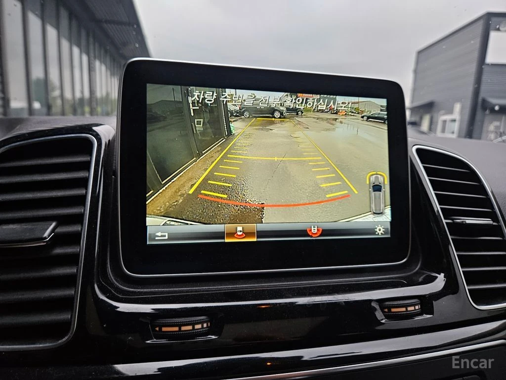 Mercedes-Benz GLE 350 AMG* PACK* HARMON* KARDON* ПОДГРЕВ* ОБДУХВАНЕ* МАС, снимка 9 - Автомобили и джипове - 54505633