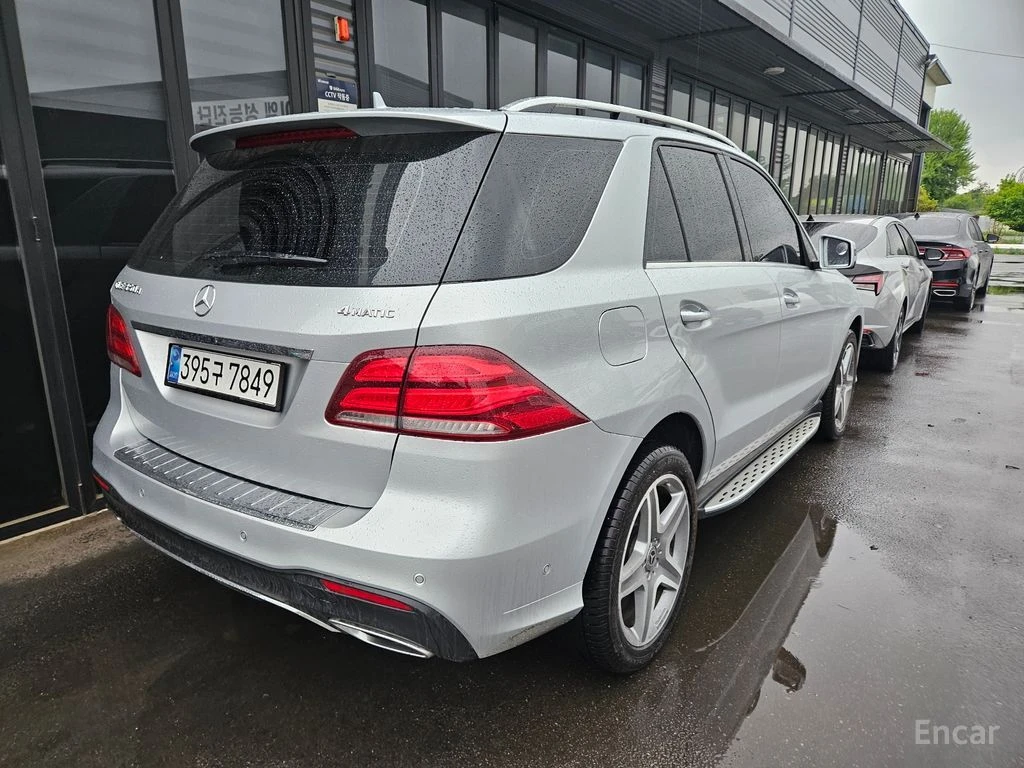Mercedes-Benz GLE 350 AMG* PACK* HARMON* KARDON* ПОДГРЕВ* ОБДУХВАНЕ* МАС, снимка 6 - Автомобили и джипове - 54505633