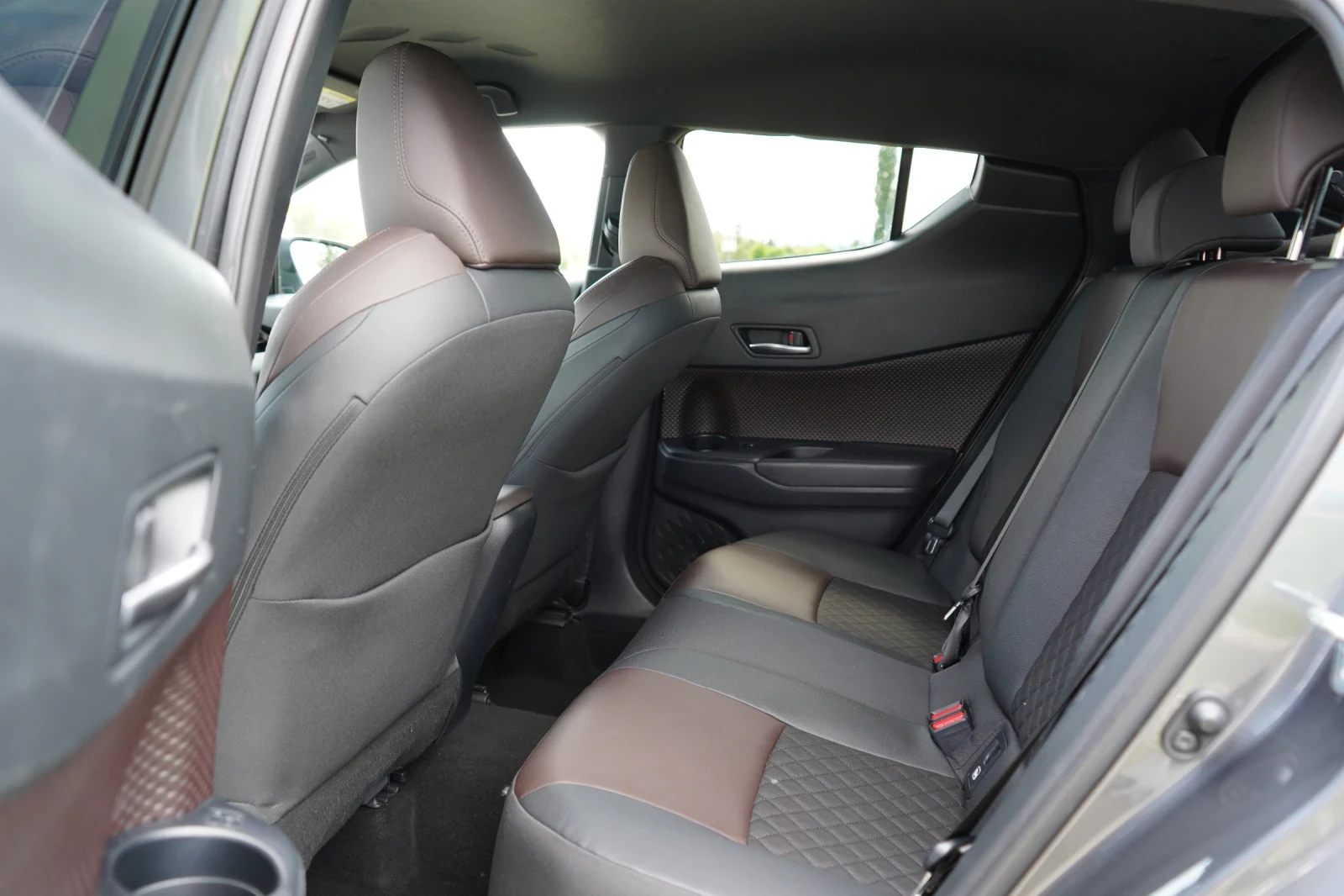 Toyota C-HR 1.2I* 4X4* CLASSY* ГАРАНЦИЯ* РЕГИСТРИРАНА* , снимка 14 - Автомобили и джипове - 54938655