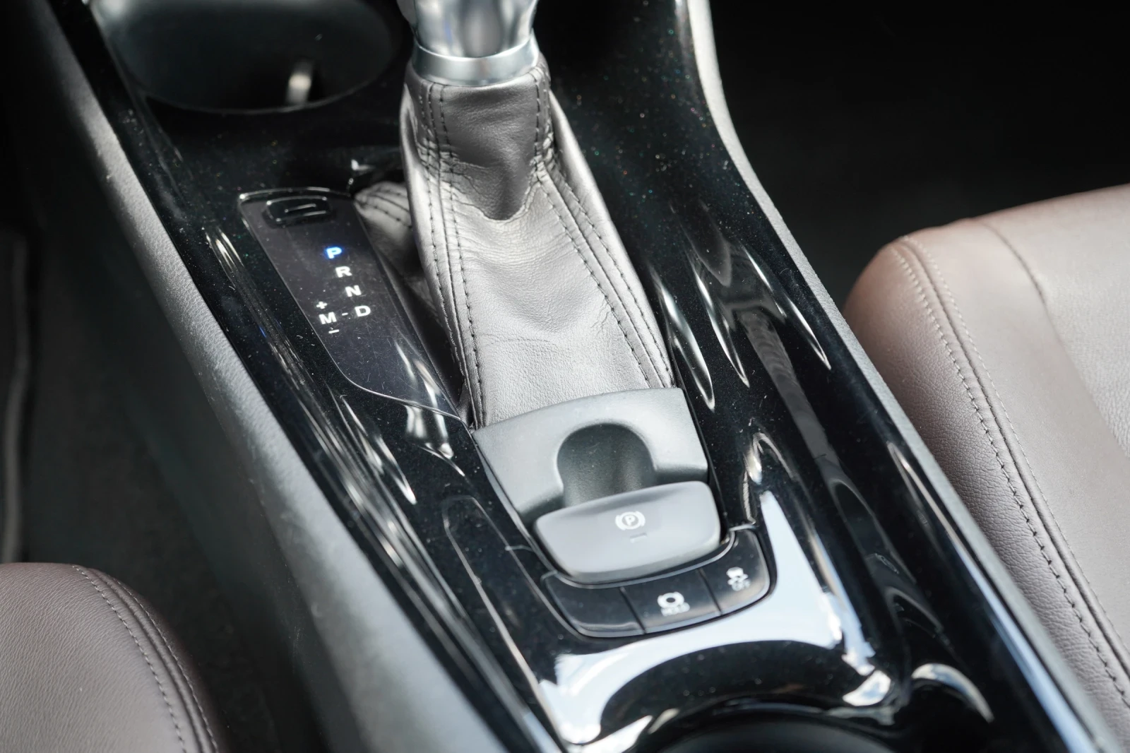 Toyota C-HR 1.2I* 4X4* CLASSY* ГАРАНЦИЯ* РЕГИСТРИРАНА* , снимка 12 - Автомобили и джипове - 54938655