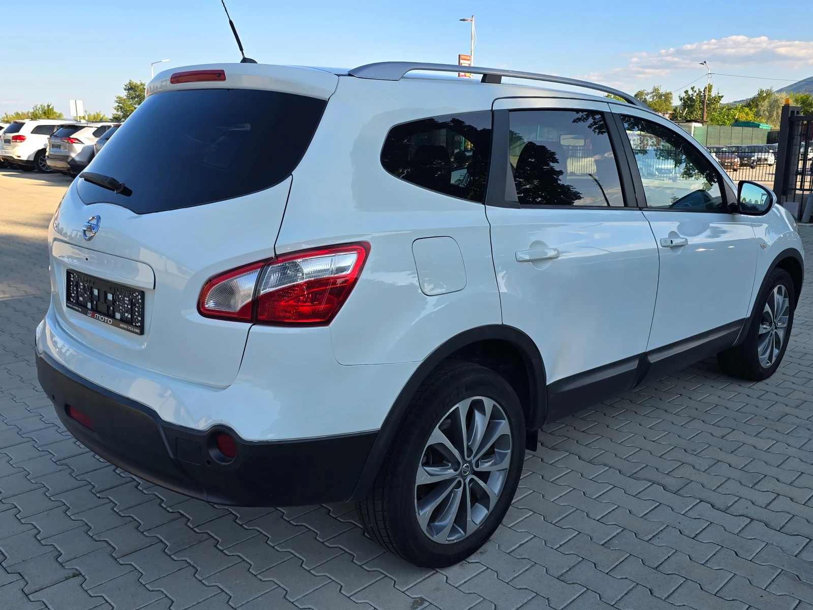 Nissan Qashqai 2.0D, 4x4, 7-места, Кожа, Подгрев, Bose!, снимка 2 - Автомобили и джипове - 55472030