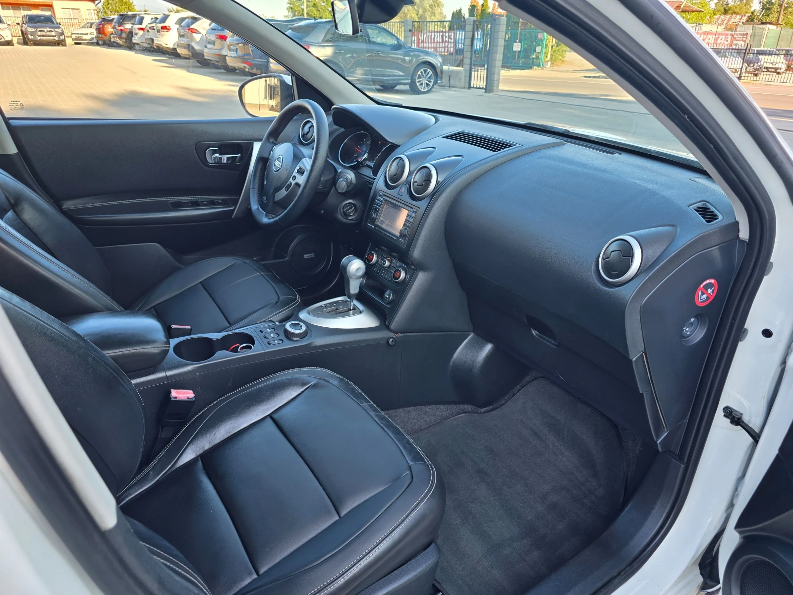 Nissan Qashqai 2.0D, 4x4, 7-места, Кожа, Подгрев, Bose!, снимка 12 - Автомобили и джипове - 55472030