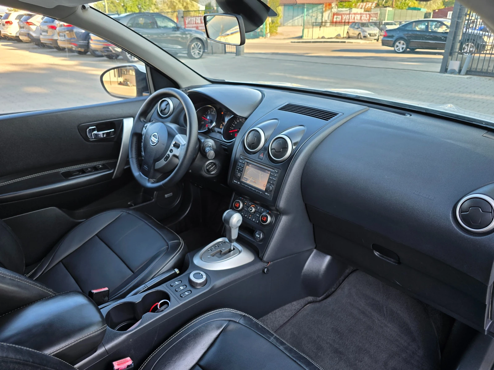 Nissan Qashqai 2.0D, 4x4, 7-места, Кожа, Подгрев, Bose!, снимка 13 - Автомобили и джипове - 55472030