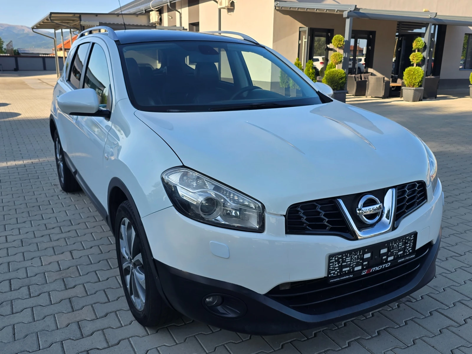 Nissan Qashqai 2.0D, 4x4, 7-места, Кожа, Подгрев, Bose!, снимка 8 - Автомобили и джипове - 55472030