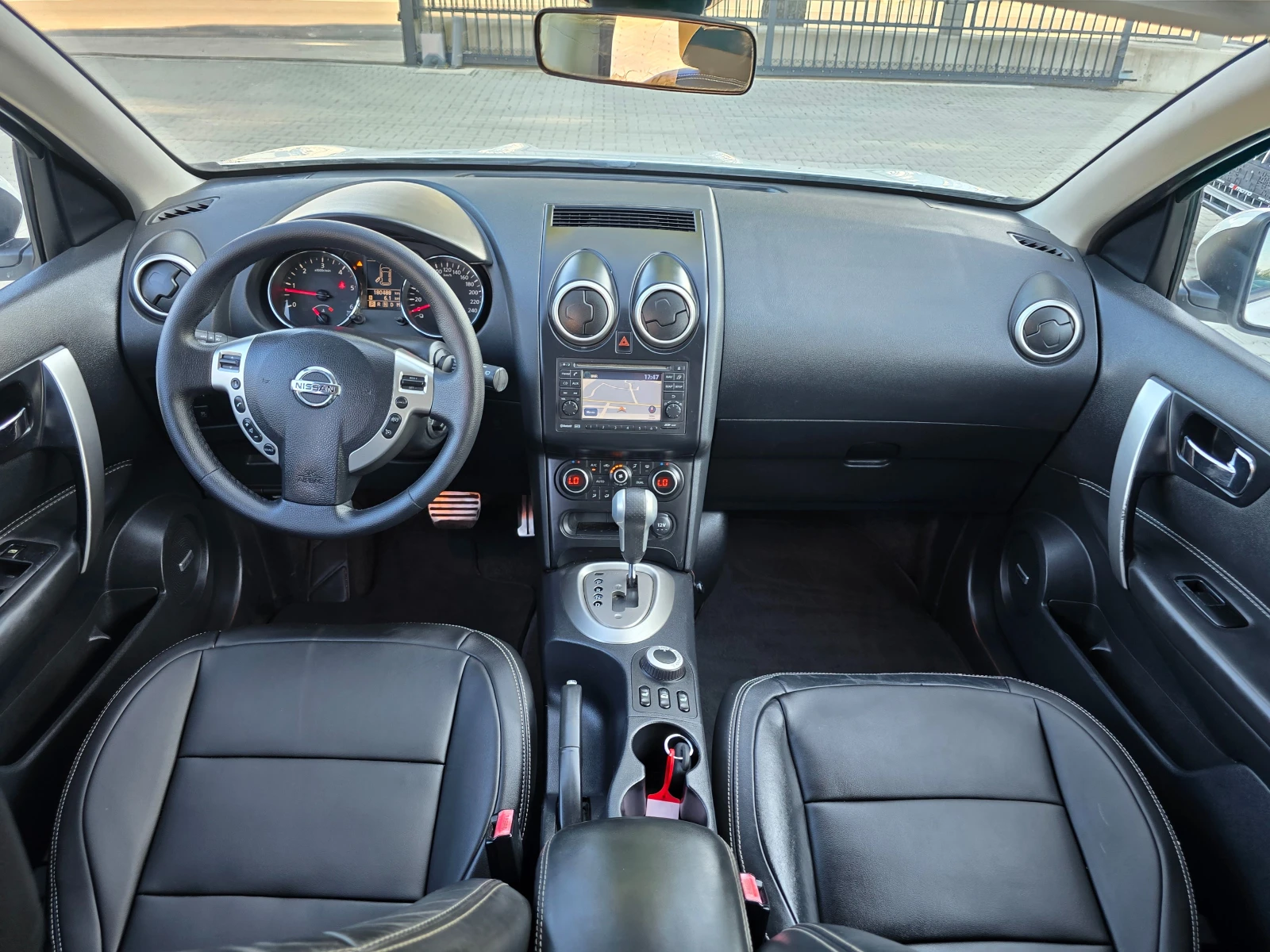 Nissan Qashqai 2.0D, 4x4, 7-места, Кожа, Подгрев, Bose!, снимка 10 - Автомобили и джипове - 55472030