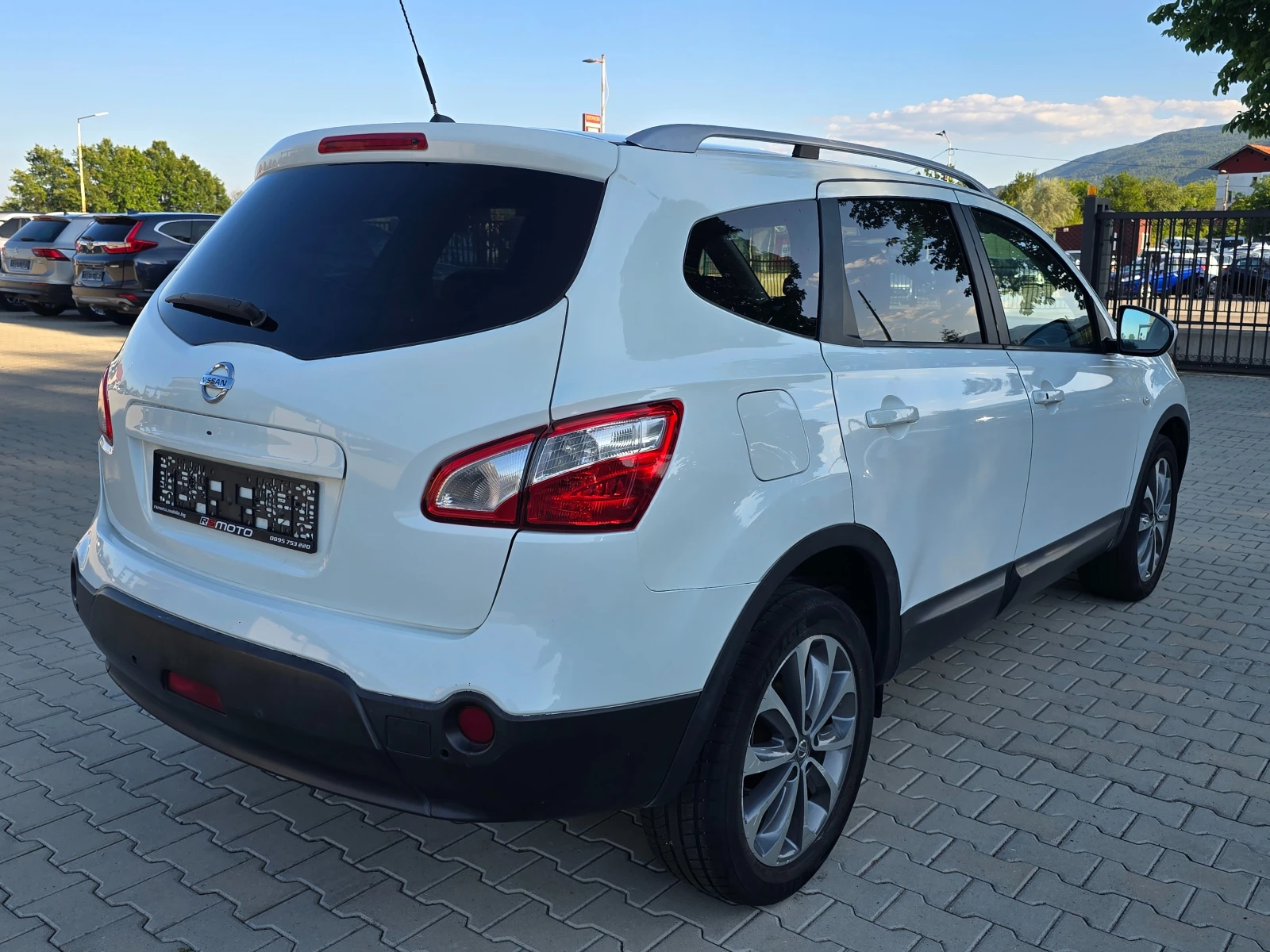 Nissan Qashqai 2.0D, 4x4, 7-места, Кожа, Подгрев, Bose!, снимка 3 - Автомобили и джипове - 55472030
