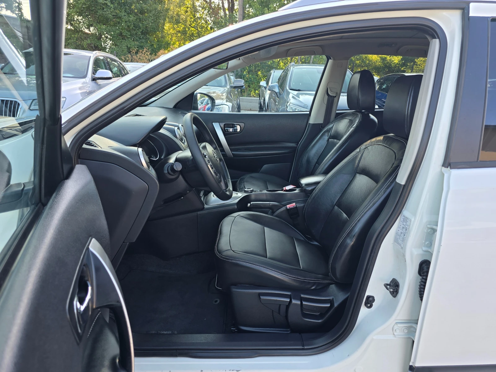 Nissan Qashqai 2.0D, 4x4, 7-места, Кожа, Подгрев, Bose!, снимка 9 - Автомобили и джипове - 55472030