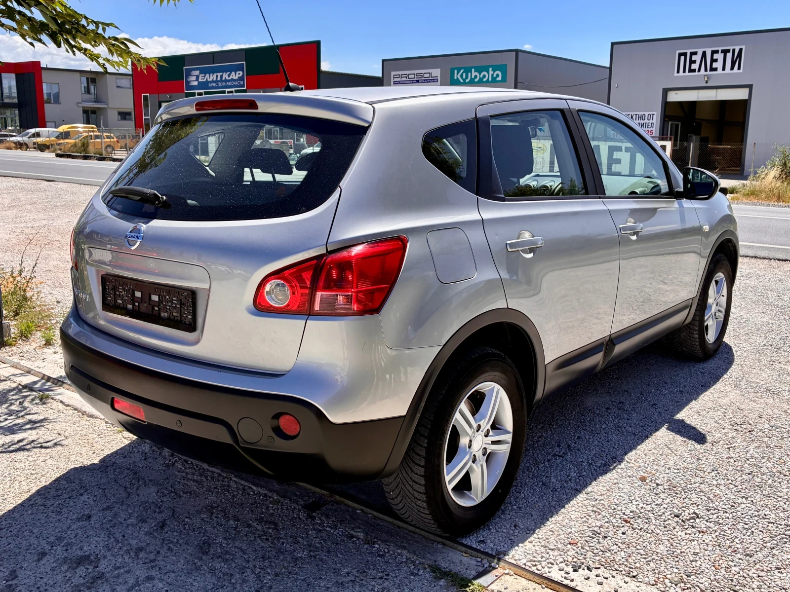 Nissan Qashqai 1.6 Benzin, снимка 5 - Автомобили и джипове - 55707858