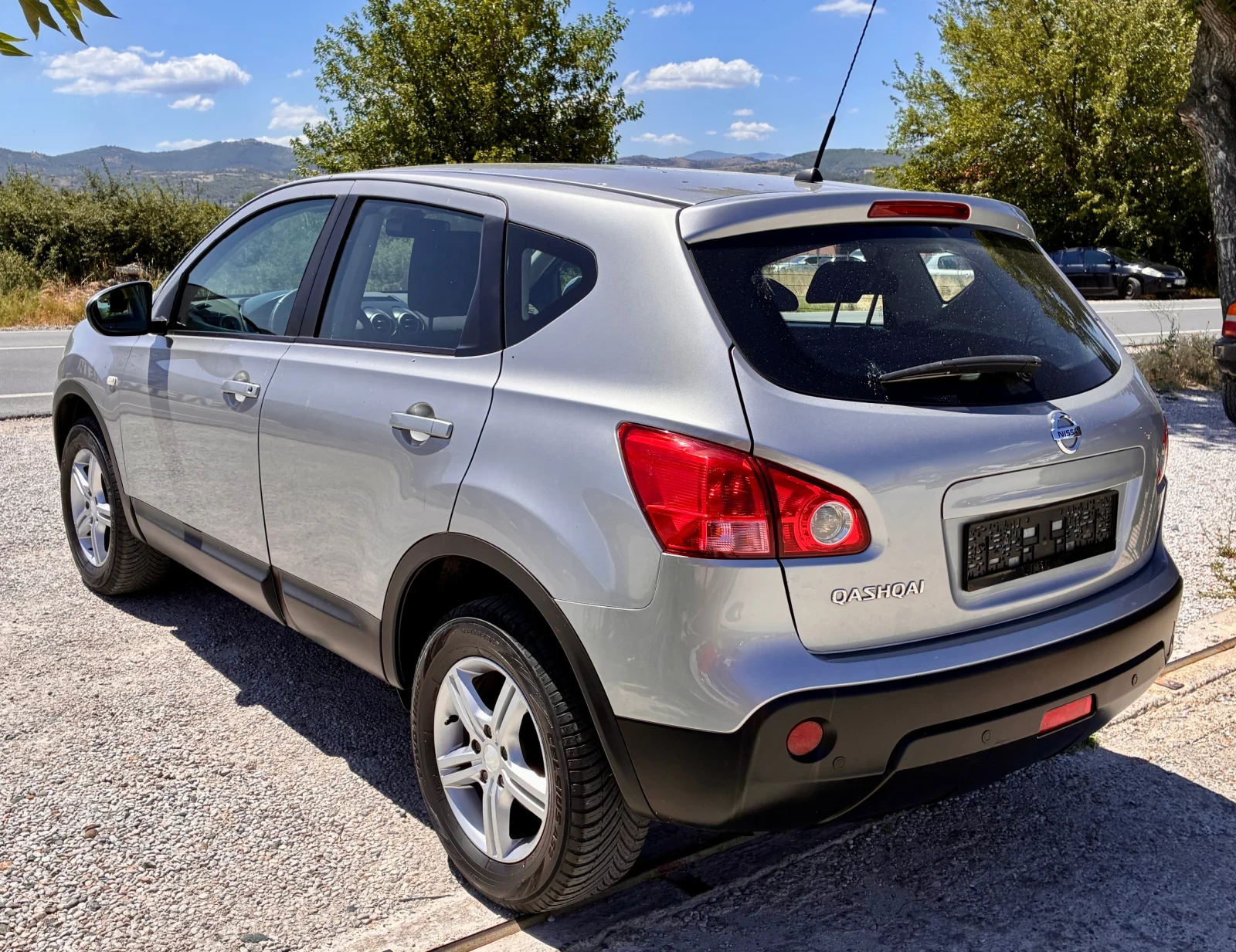 Nissan Qashqai 1.6 Benzin, снимка 6 - Автомобили и джипове - 55707858