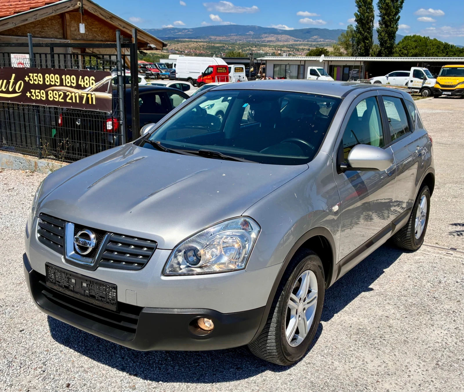 Nissan Qashqai 1.6 Benzin, снимка 2 - Автомобили и джипове - 55707858