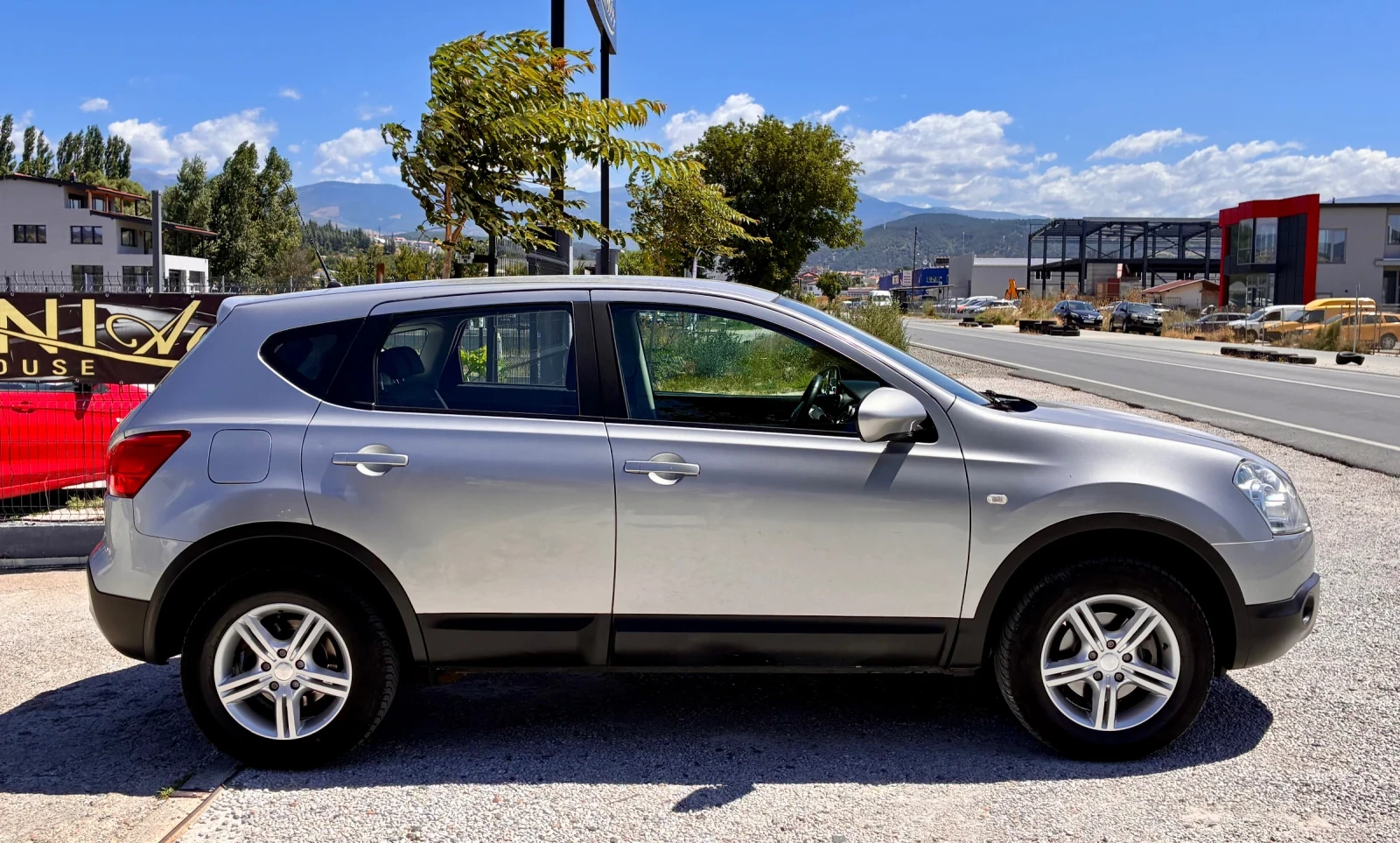 Nissan Qashqai 1.6 Benzin, снимка 7 - Автомобили и джипове - 55707858
