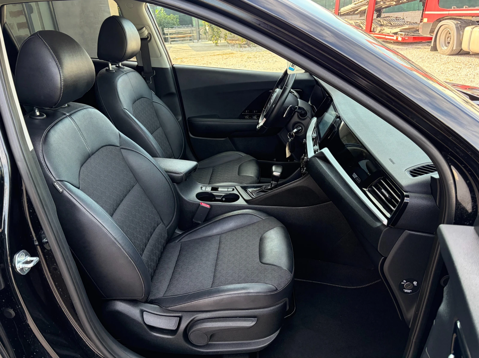 Kia Niro 1.6 HEV , снимка 13 - Автомобили и джипове - 56125503