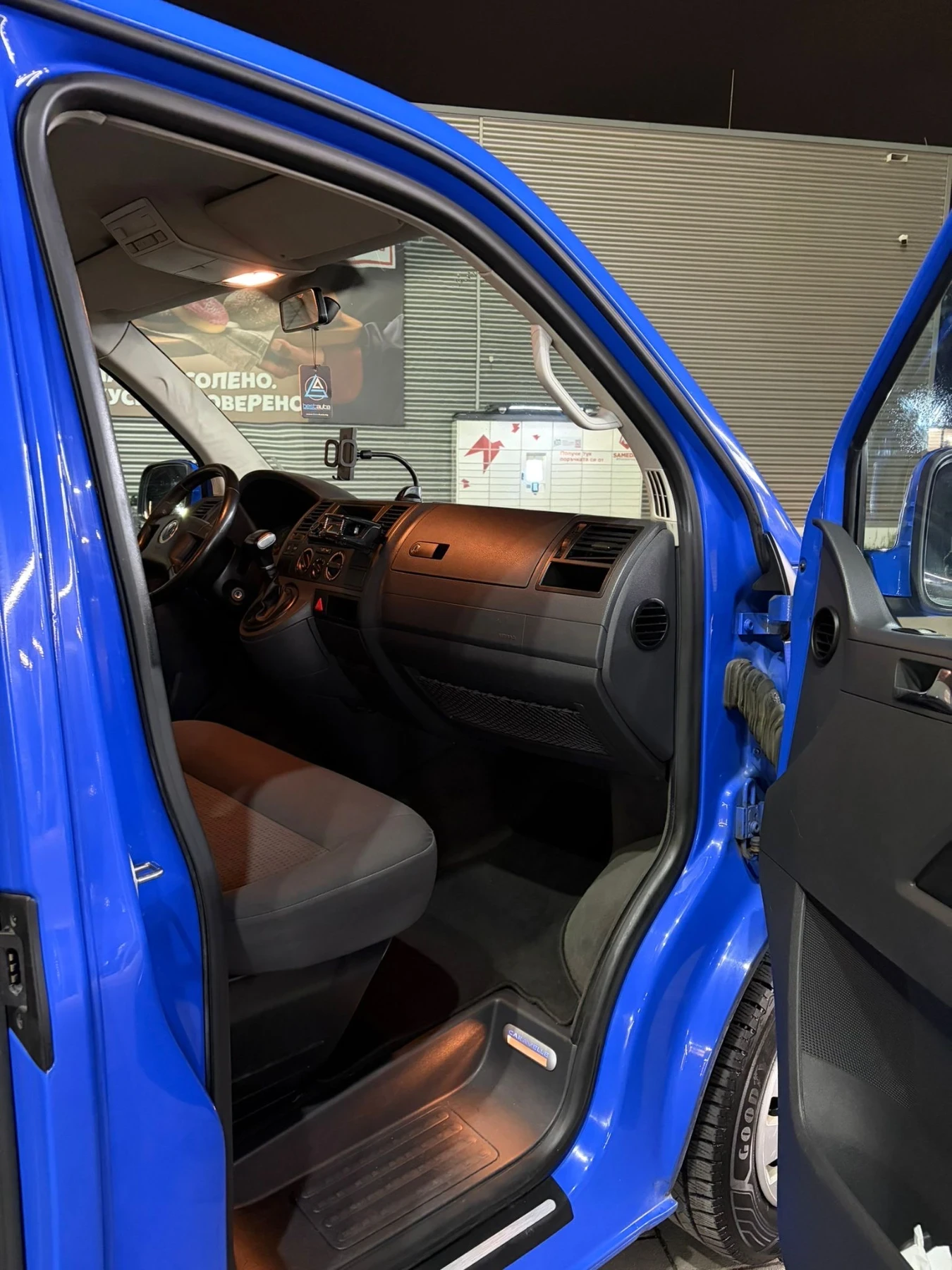 VW Caravelle Automat 201000km Top, снимка 7 - Бусове и автобуси - 54882475